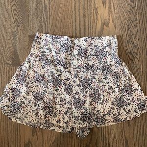 Free piece skort! Xs. Excellent condition. Flowy